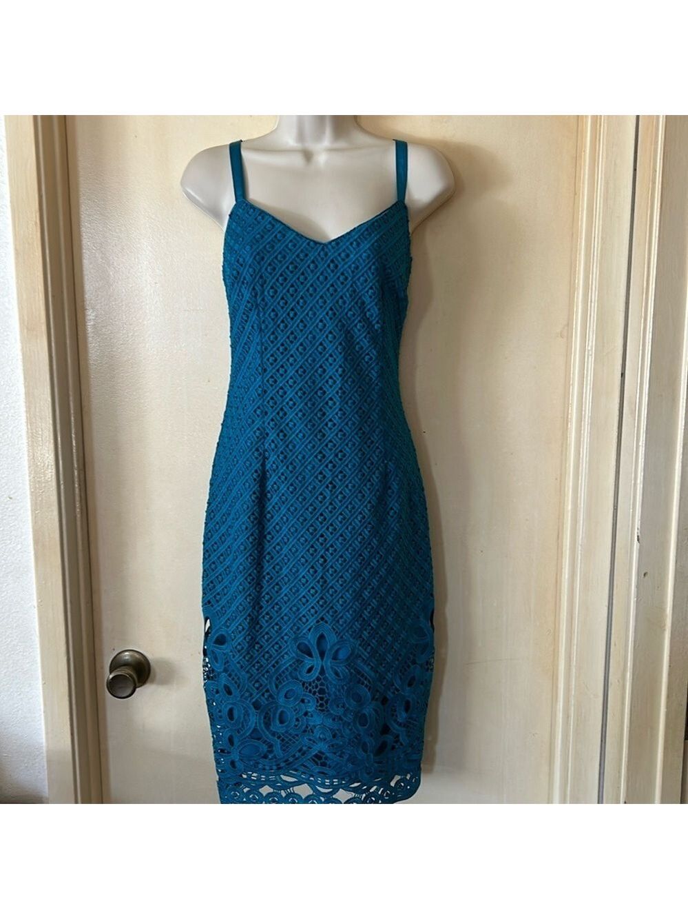 White House Black Market “petrol blue” lace bodycon dress size 4